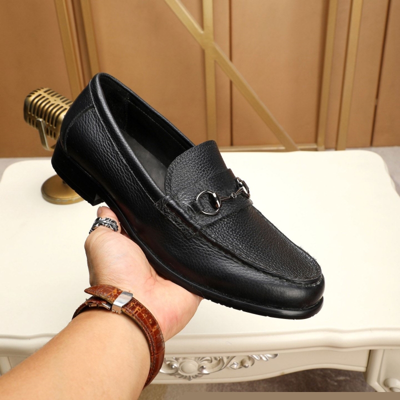 G*u*i leather shoes